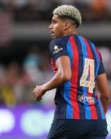 前巴萨青训教练：阿劳霍跑起来回抢时，让对手以为有列火车在追