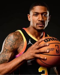 美记：若与太阳达成买断比尔有可能底薪加盟热火，他现在依然喜欢迈阿密