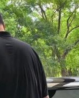 80万的009光辉 在姚明面前像老头乐 2米29巨人坐进去很费劲