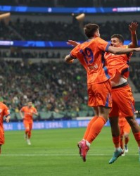 KOK体育平台-泽卡力挺崔康熙：我相信他！一直陪伴其战斗到最后