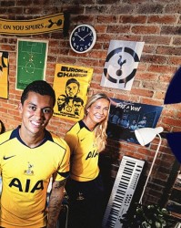 KOK体育平台官方网站-热刺官方商店发布新赛季二客球衣：致敬1982年足总杯冠军