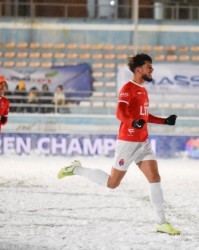 KOK体育平台-我拿200美元月薪来到-19度的蒙古踢球，如今在中国香港薪水翻10倍