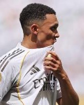 刚来就成替补！TA：尽管皇马签下阿诺德，卡瓦哈尔将长期占据首发