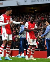 KOK体育平台-阿森纳主场取胜仍紧追前四 阿尔特塔：一场场拼吧！